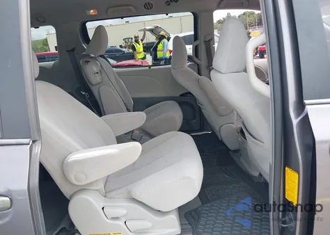 2012 Toyota Sienna Le V6 8 Passenger z USA, uszkodzony, nr VIN 5TDKK3DC9CS272895